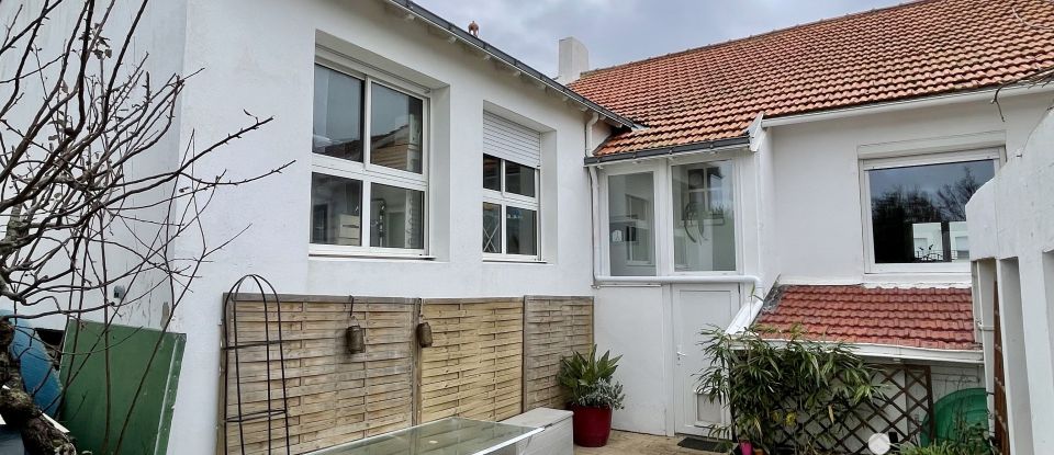 House 5 rooms of 130 m² in Saint-Gilles-Croix-de-Vie (85800)