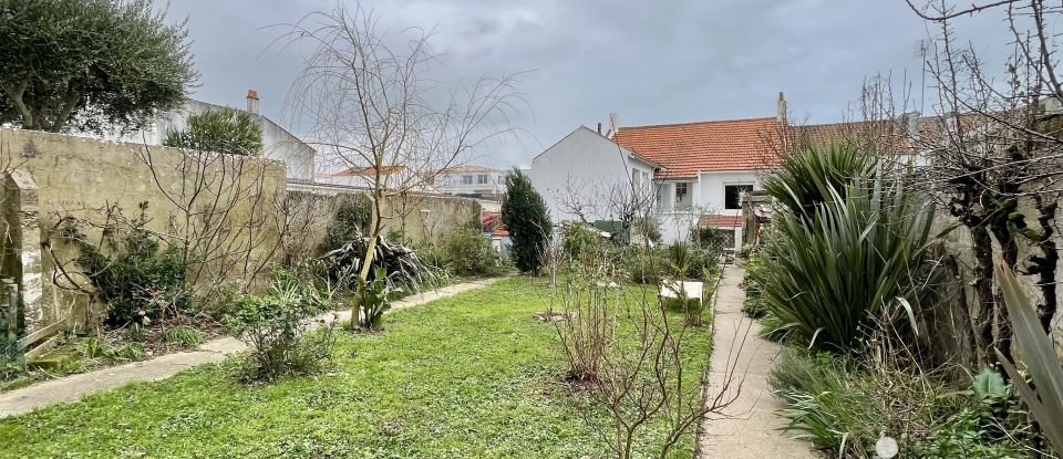 House 5 rooms of 130 m² in Saint-Gilles-Croix-de-Vie (85800)