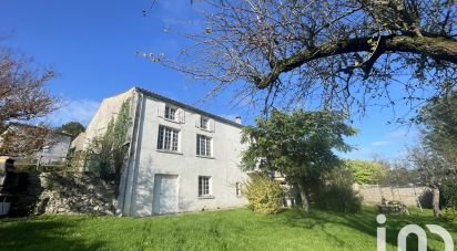 House 6 rooms of 177 m² in Saint-Césaire (17770)