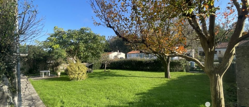 House 6 rooms of 177 m² in Saint-Césaire (17770)