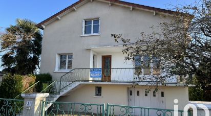 House 6 rooms of 151 m² in Naintré (86530)