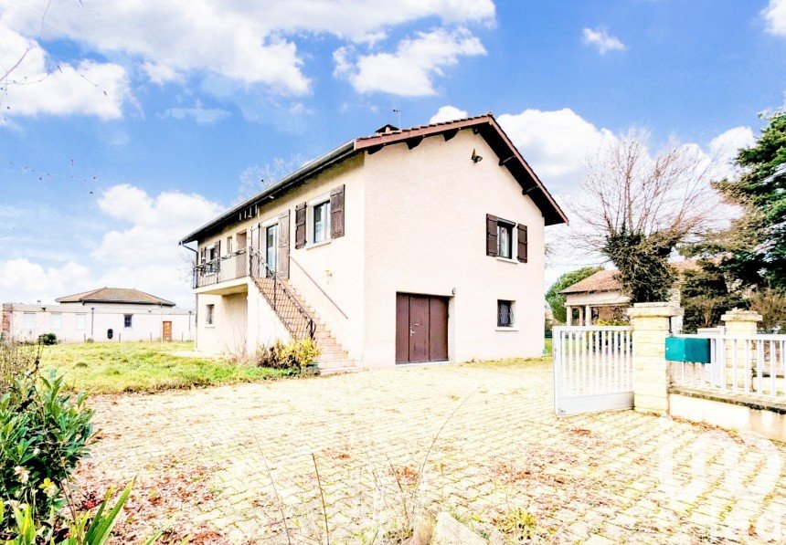 Traditional house 4 rooms of 99 m² in Saint-Georges-de-Baroille (42510)