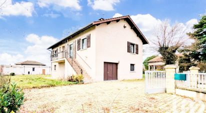 Maison traditionnelle 4 pièces de 99 m² à Saint-Georges-de-Baroille (42510)