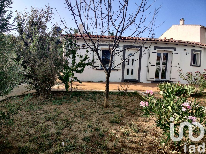 Traditional house 4 rooms of 110 m² in Saint-Maximin-la-Sainte-Baume (83470)