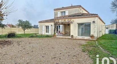 Maison traditionnelle 8 pièces de 160 m² à Saint-Médard-de-Guizières (33230)