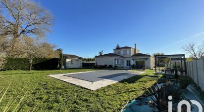 Maison traditionnelle 8 pièces de 160 m² à Saint-Médard-de-Guizières (33230)