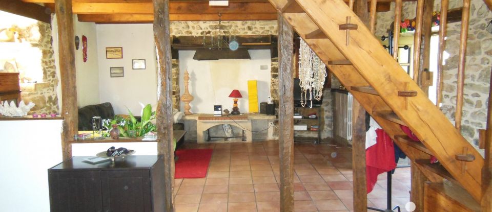 Country house 3 rooms of 68 m² in Maleville (12350)