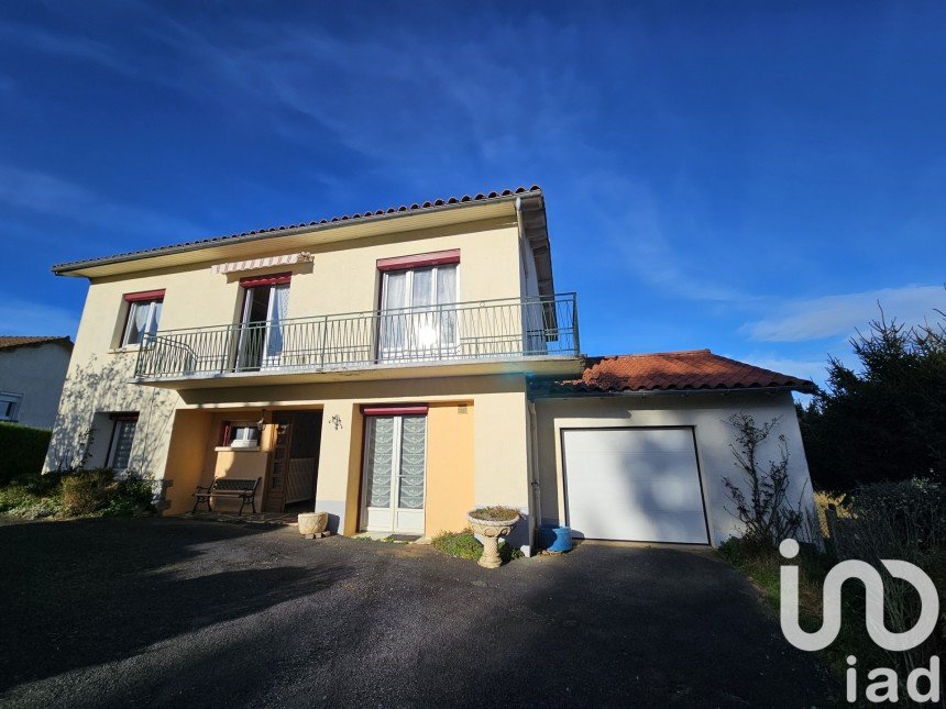 House 5 rooms of 139 m² in Saint-Mamet-la-Salvetat (15220)