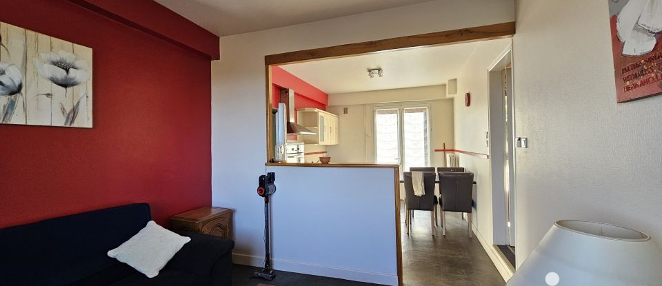 House 5 rooms of 139 m² in Saint-Mamet-la-Salvetat (15220)