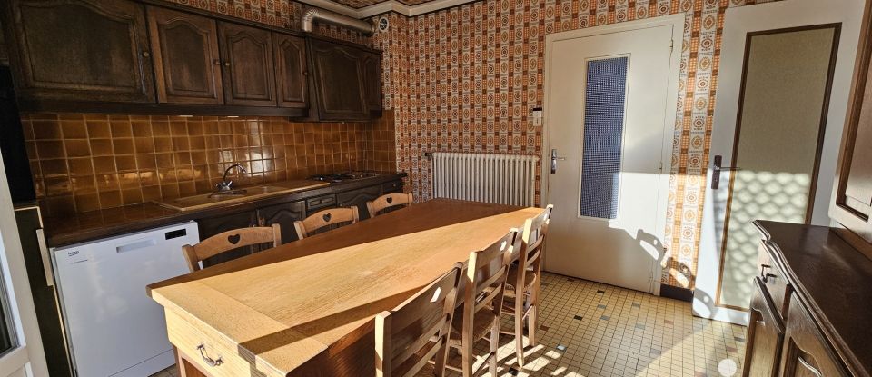 House 5 rooms of 139 m² in Saint-Mamet-la-Salvetat (15220)