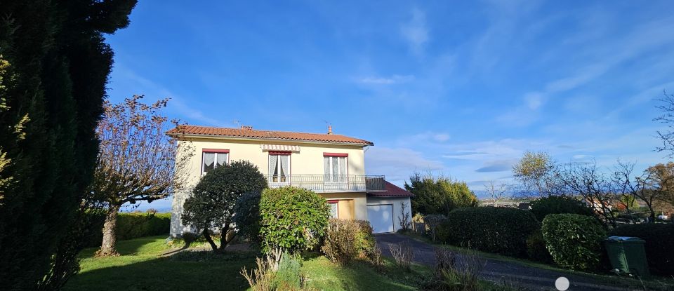 House 5 rooms of 139 m² in Saint-Mamet-la-Salvetat (15220)