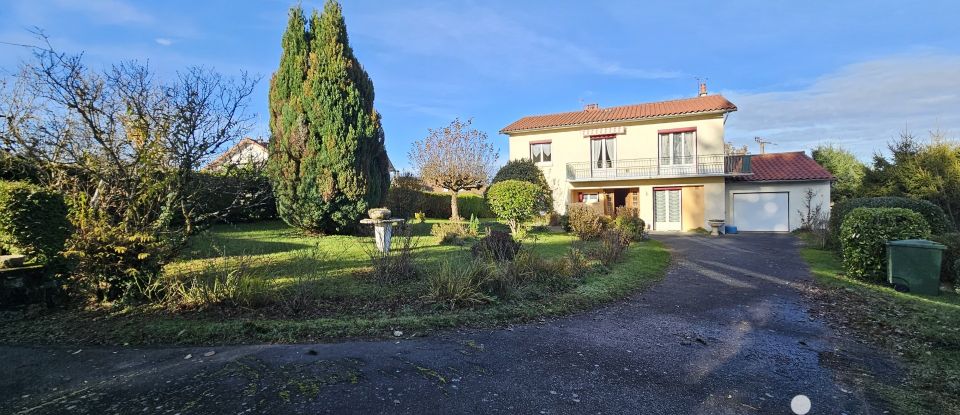 House 5 rooms of 139 m² in Saint-Mamet-la-Salvetat (15220)