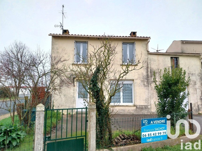 House 4 rooms of 79 m² in Saint-André-Goule-d'Oie (85250)