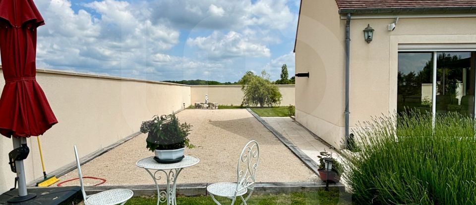 Maison 8 pièces de 240 m² à Poligny (77167)