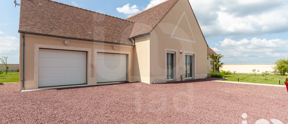 Maison 8 pièces de 240 m² à Poligny (77167)