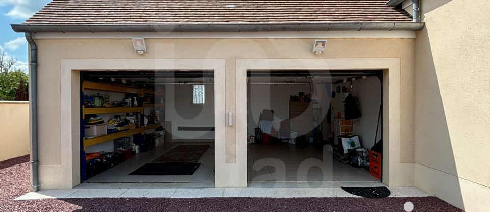 Maison 8 pièces de 240 m² à Poligny (77167)