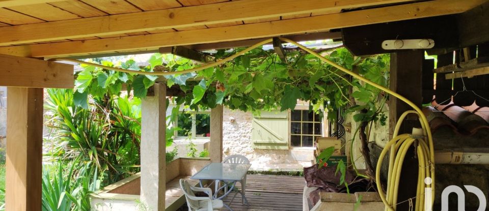 Longere 5 rooms of 180 m² in Saint-Agnant (17620)