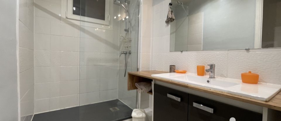 Appartement 3 pièces de 64 m² à Marseille (13005)