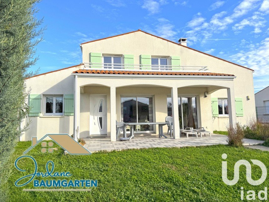 House 6 rooms of 160 m² in Saint-Palais-sur-Mer (17420)