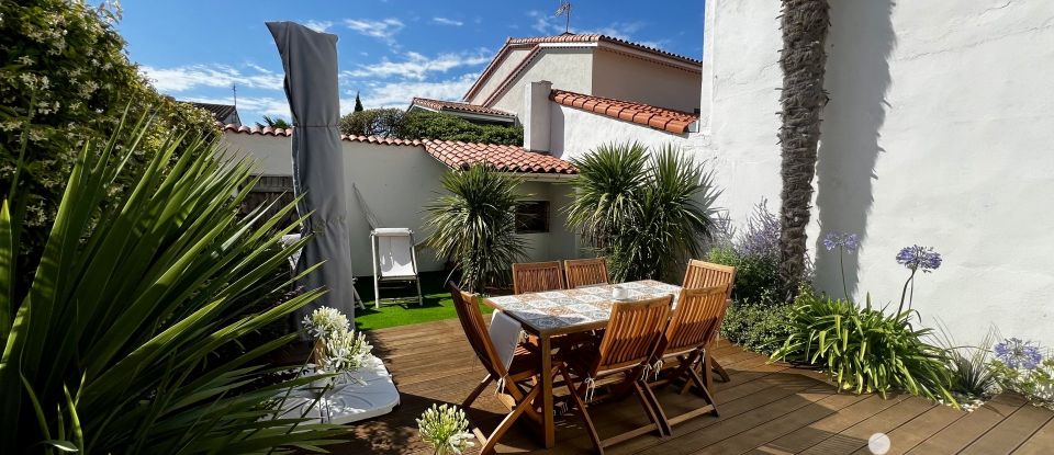 Town house 5 rooms of 110 m² in Royan (17200)