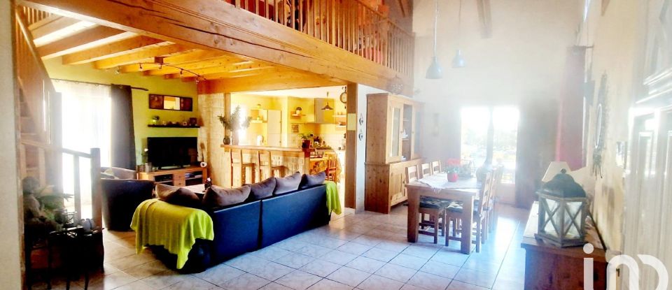 Traditional house 4 rooms of 168 m² in Marclopt (42210)