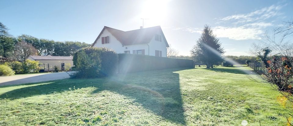 Traditional house 7 rooms of 196 m² in Liniers (86800)