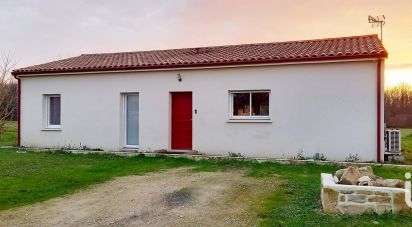 Pavillon 5 pièces de 95 m² à Marigny (79360)