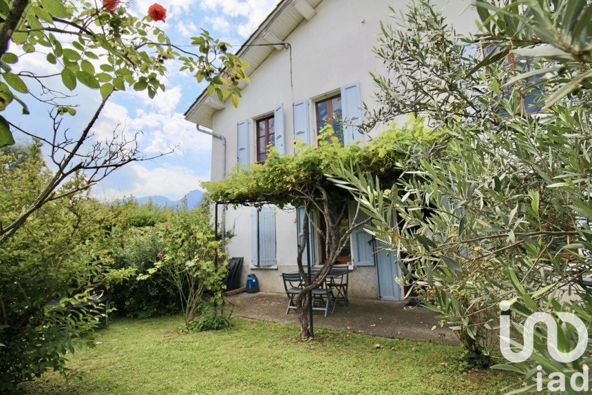 Traditional house 5 rooms of 125 m² in Champagnier (38800)