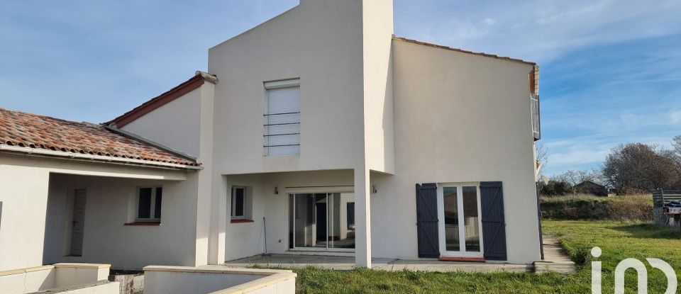 Maison traditionnelle 7 pièces de 185 m² à Laugnac (47360)