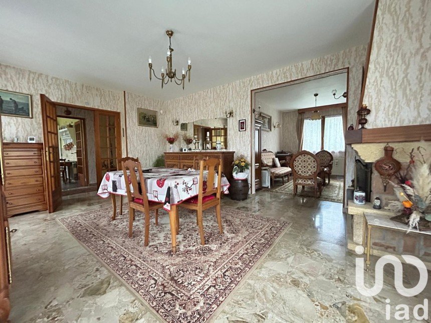 Traditional house 6 rooms of 145 m² in Orsay (91400)