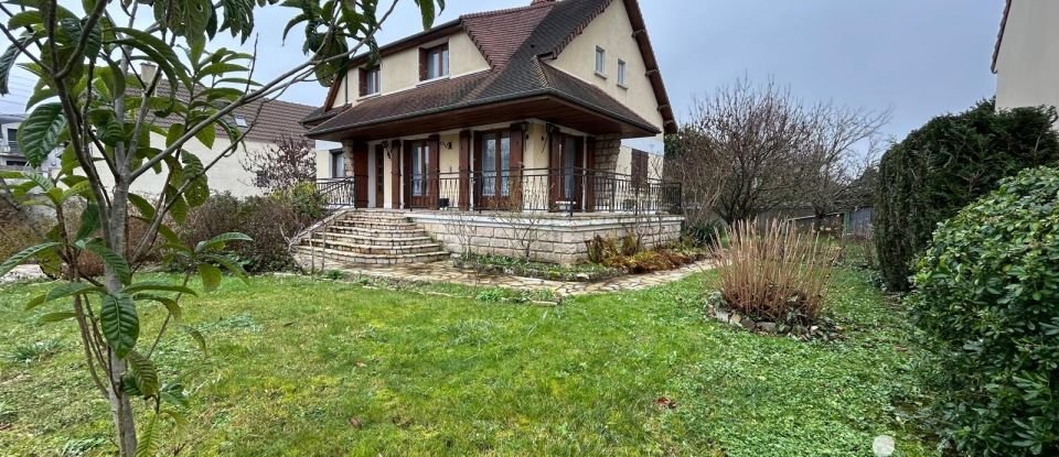 Traditional house 6 rooms of 145 m² in Orsay (91400)