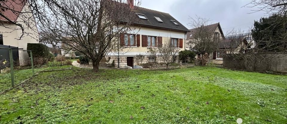 Traditional house 6 rooms of 145 m² in Orsay (91400)