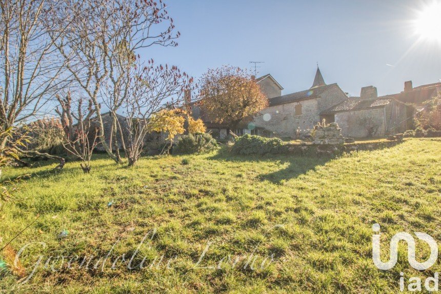 Maison traditionnelle 8 pièces de 212 m² à Mauroux (46700)