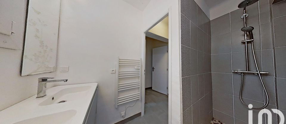 Maison 7 pièces de 167 m² à LES ISSAMBRES (83380)