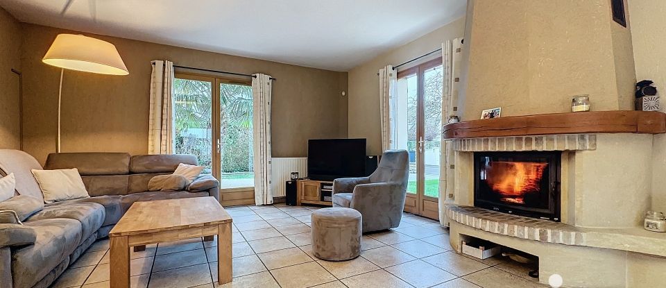 House 5 rooms of 151 m² in Chevry-Cossigny (77173)