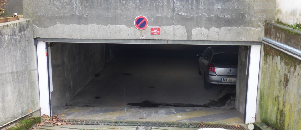 Parking of 11 m² in Alfortville (94140)