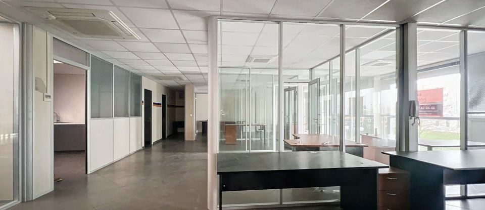 Offices of 200 m² in Santeny (94440)