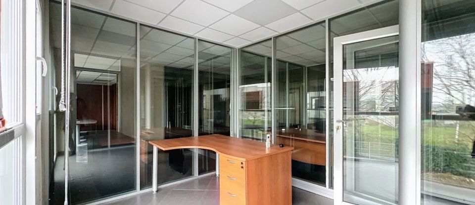 Offices of 200 m² in Santeny (94440)