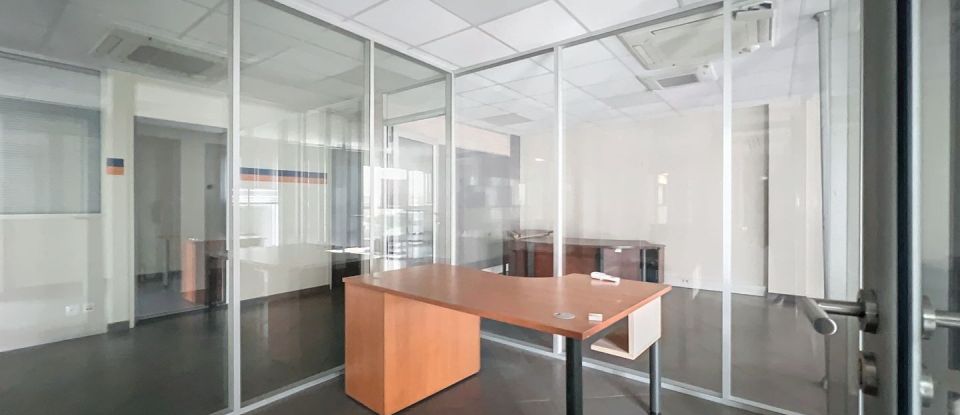 Offices of 200 m² in Santeny (94440)