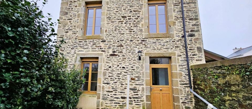 Traditional house 5 rooms of 90 m² in Carhaix-Plouguer (29270)