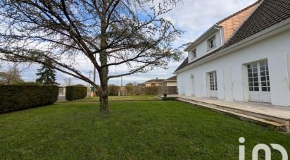 Village house 8 rooms of 200 m² in Ambès (33810)