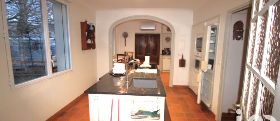 House 5 rooms of 220 m² in Pont-l'Abbé-d'Arnoult (17250)