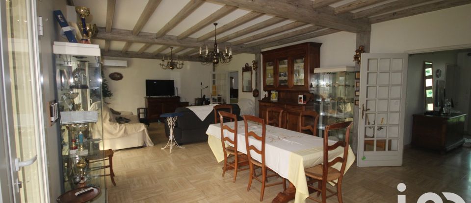 House 5 rooms of 220 m² in Pont-l'Abbé-d'Arnoult (17250)