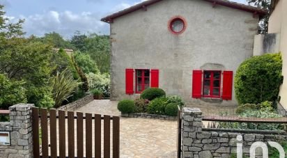 Country house 6 rooms of 178 m² in Cugand (85610)