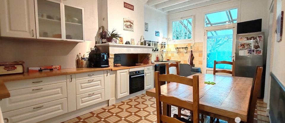 Maison 6 pièces de 245 m² à Gardegan-et-Tourtirac (33350)