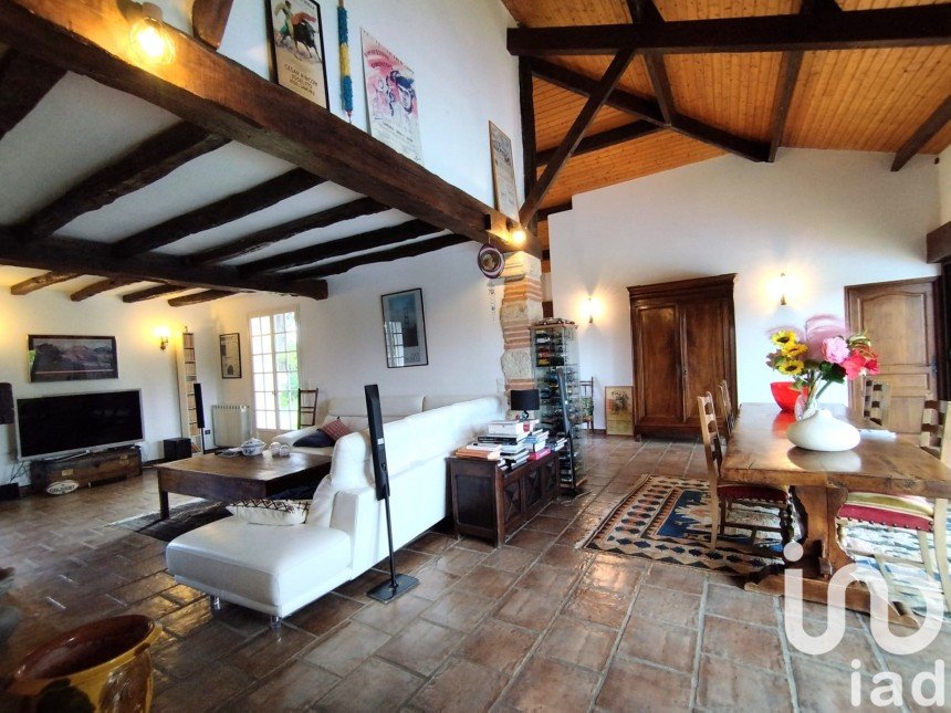 Traditional house 6 rooms of 204 m² in Gimont (32200)