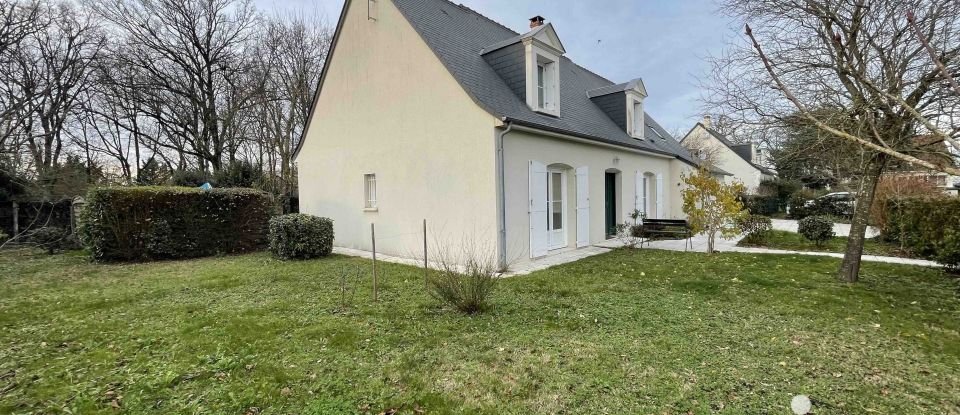 Maison traditionnelle 7 pièces de 210 m² à Joué-lès-Tours (37300)