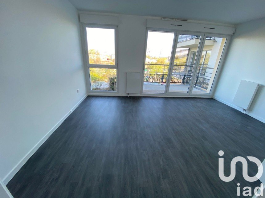 Studio 1 room of 28 m² in Dugny (93440)