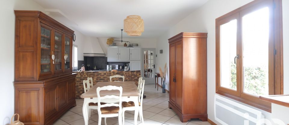 Traditional house 5 rooms of 115 m² in Chevreuse (78460)