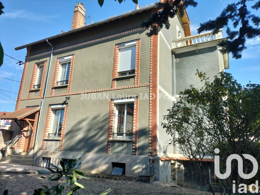 Building in Montereau-Fault-Yonne (77130) of 225 m²